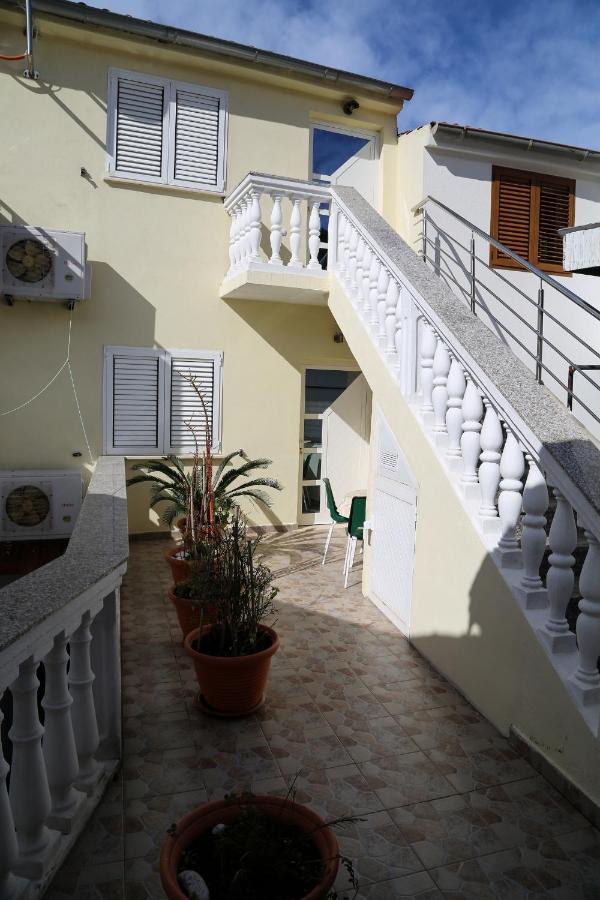 Apartments By The Sea Milna, Hvar - 12244 Экстерьер фото