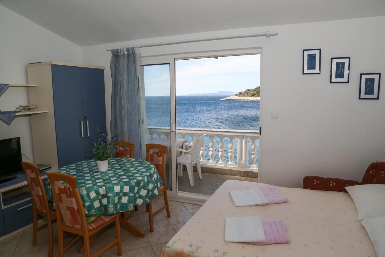 Apartments By The Sea Milna, Hvar - 12244 Экстерьер фото